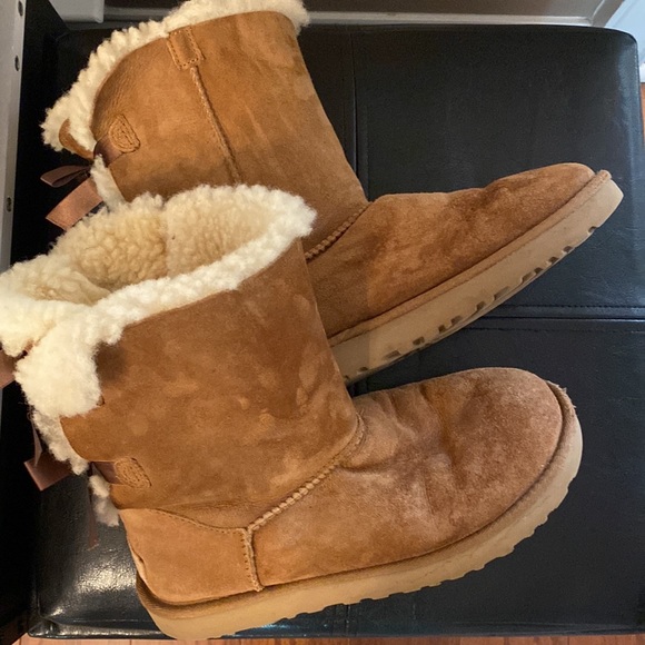 Ugg Women's Bailey Bow II - size 8 - Picture 2 of 9